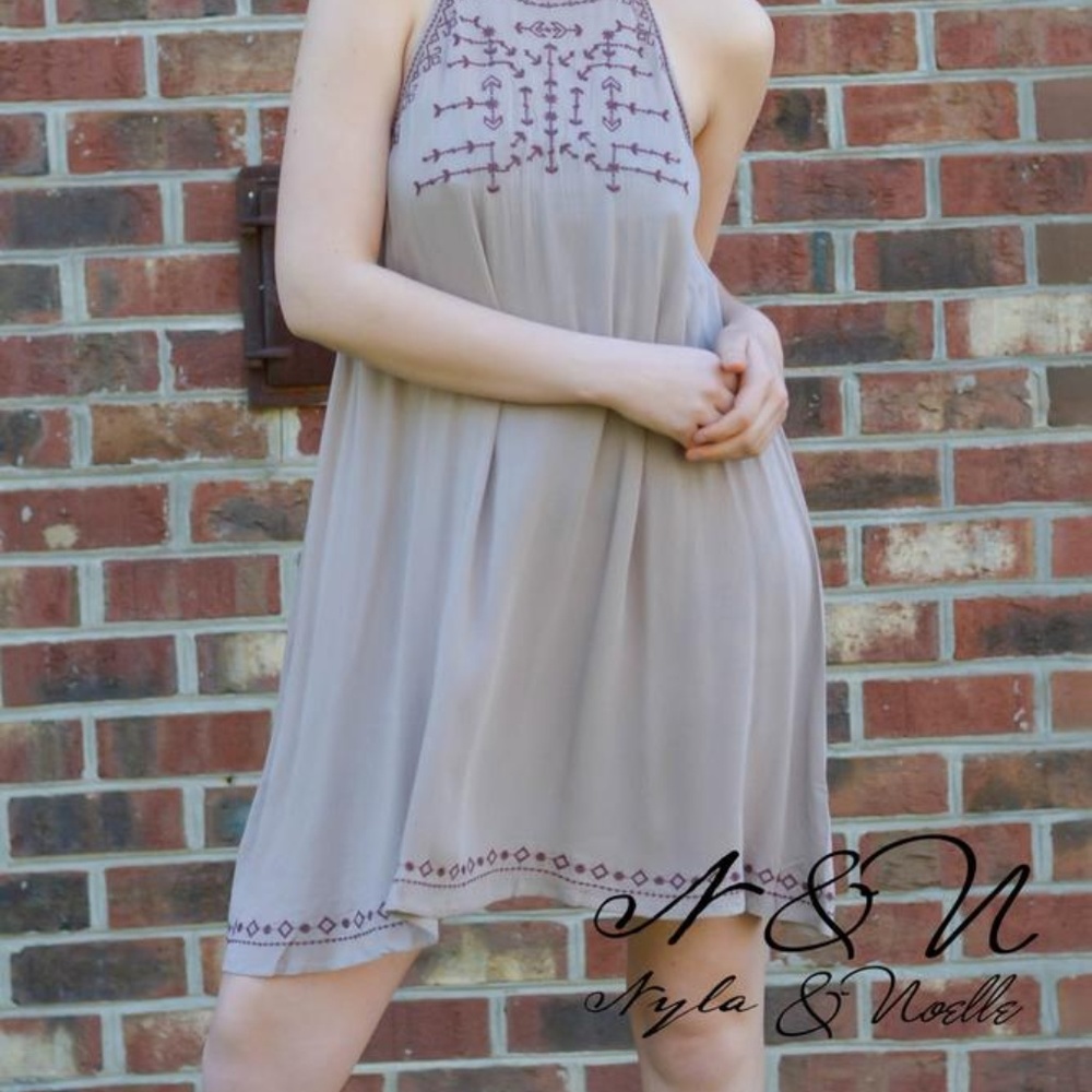 Large Dress - Picture 2 of 2